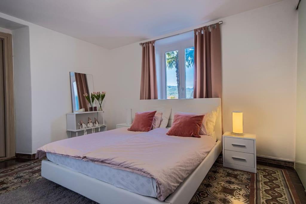 Vicolo Dei Fiori Villa Luino Eksteriør billede