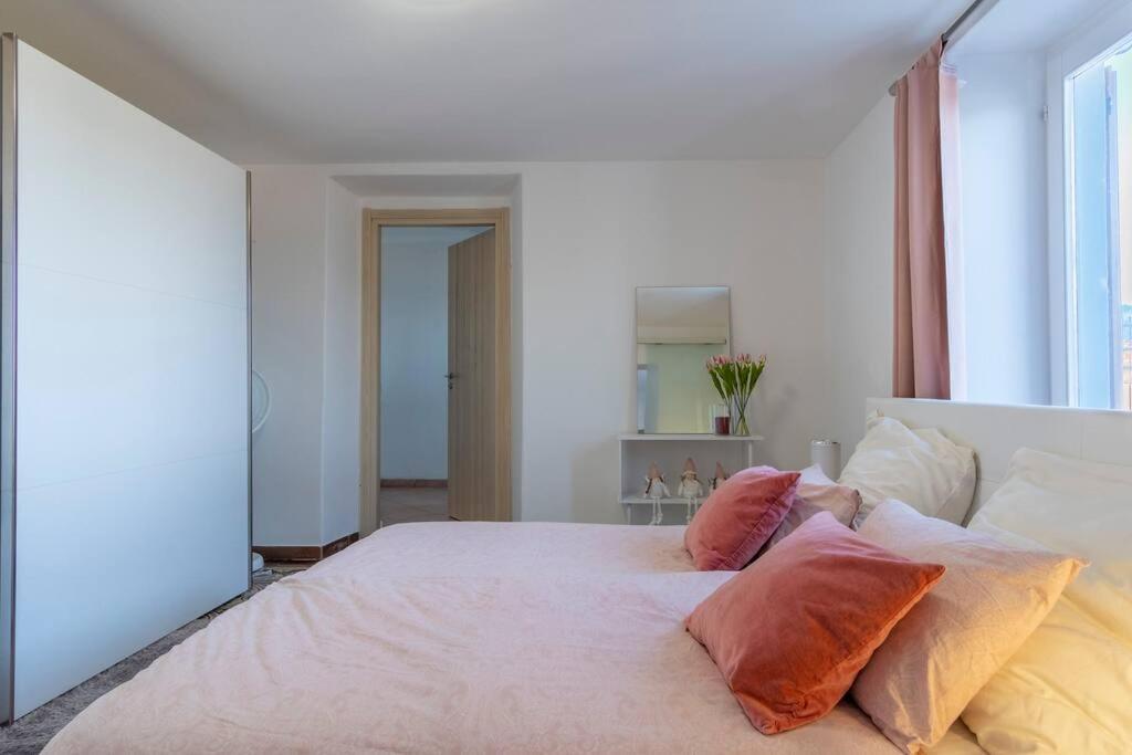 Vicolo Dei Fiori Villa Luino Eksteriør billede